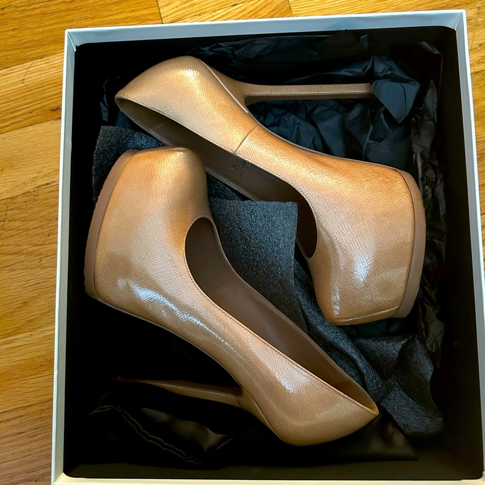 Yves Saint Laurent heels light clay